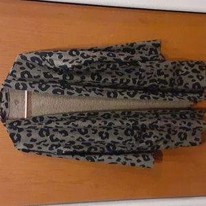 Tickled Teal soft cardigan with pockets leopard print size large